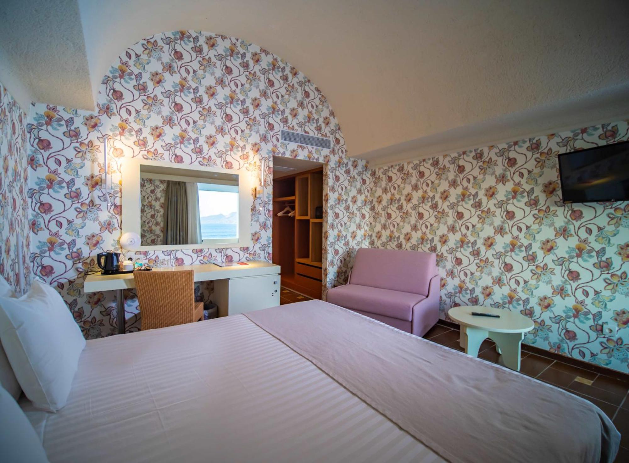 Ramada Loutraki Poseidon Resort Exterior photo