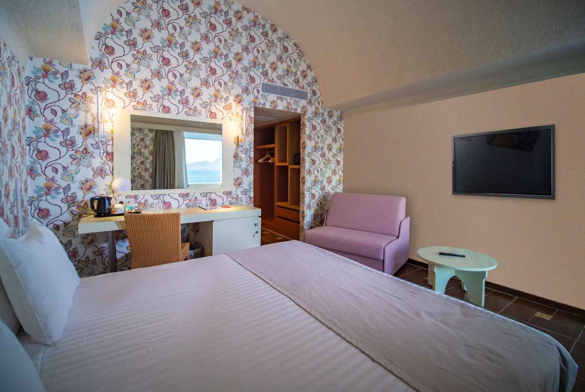 Ramada Loutraki Poseidon Resort Exterior photo
